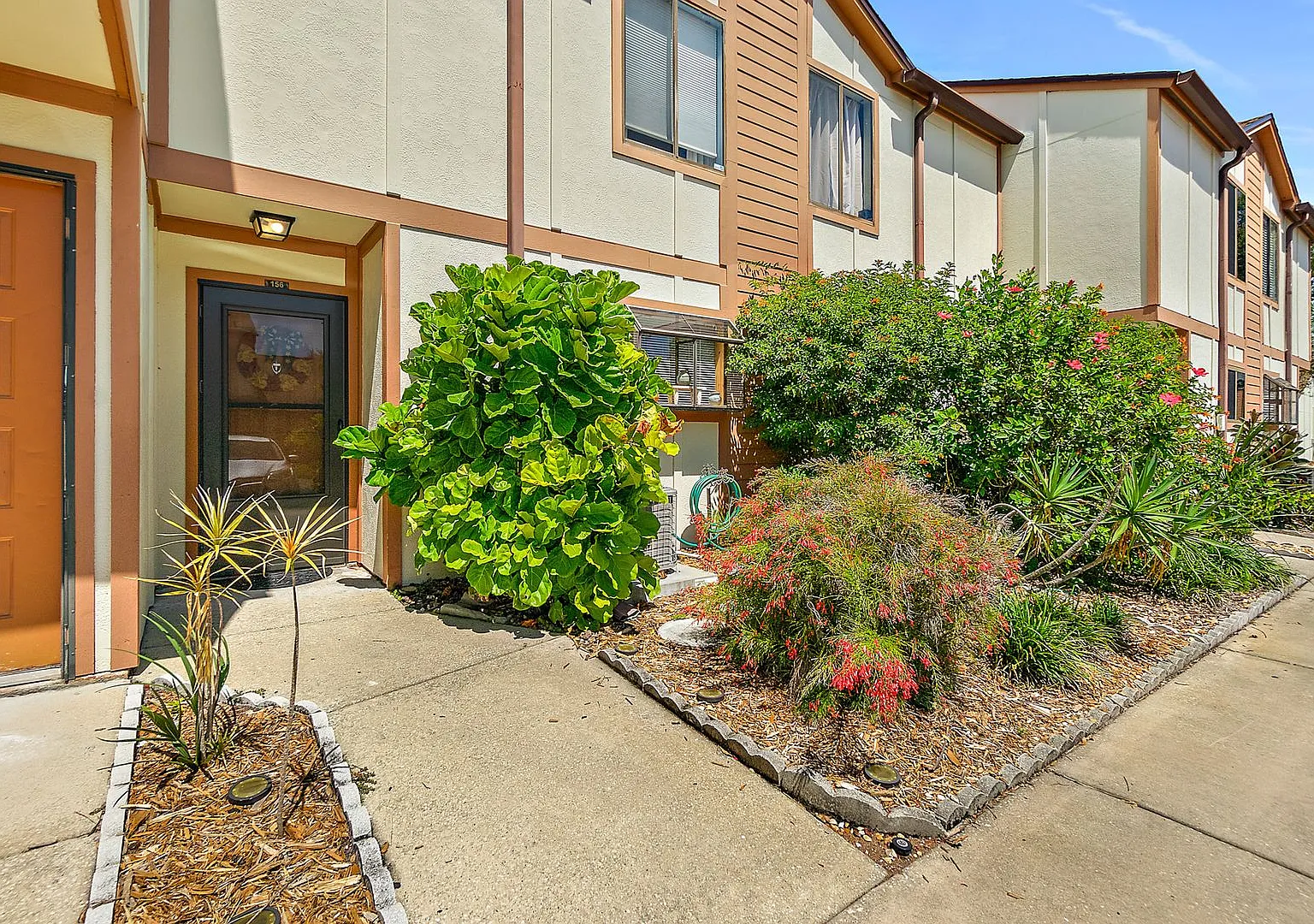 Beautifully Renovated 2Bed Townhome — Photo 1