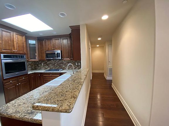 3rd image of 4824 Tujunga Ave