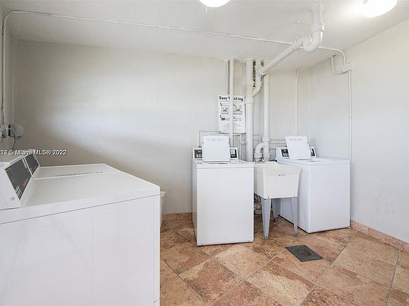 5th image of 1770 NE 191st St APT 505-1