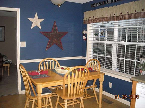 Eat-in Kitchen