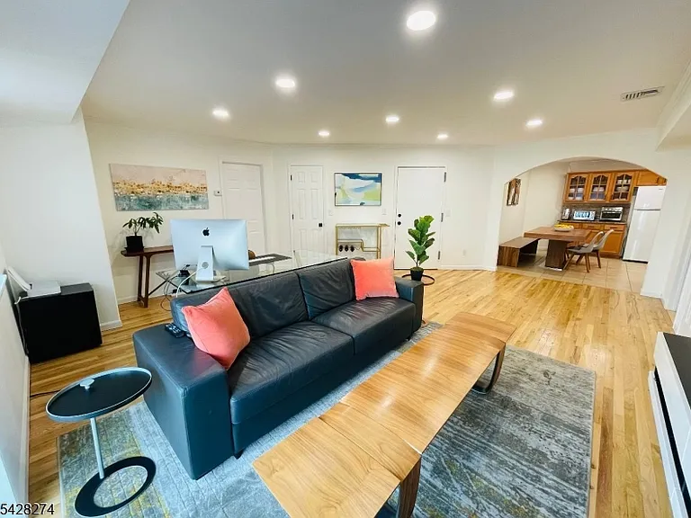40-44 Rome St #6 — Photo 2