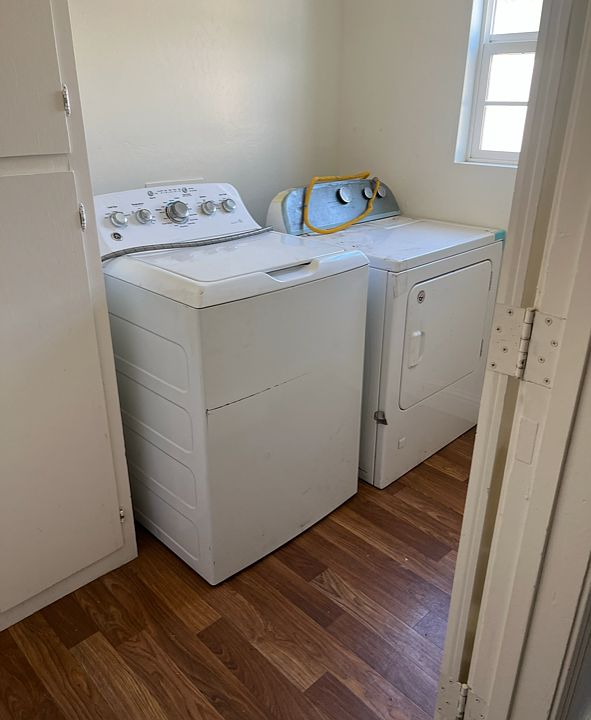 2nd image of 810 Wilson Ave #B