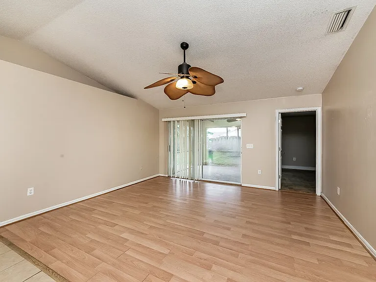 4208 76th Dr E — Photo 3