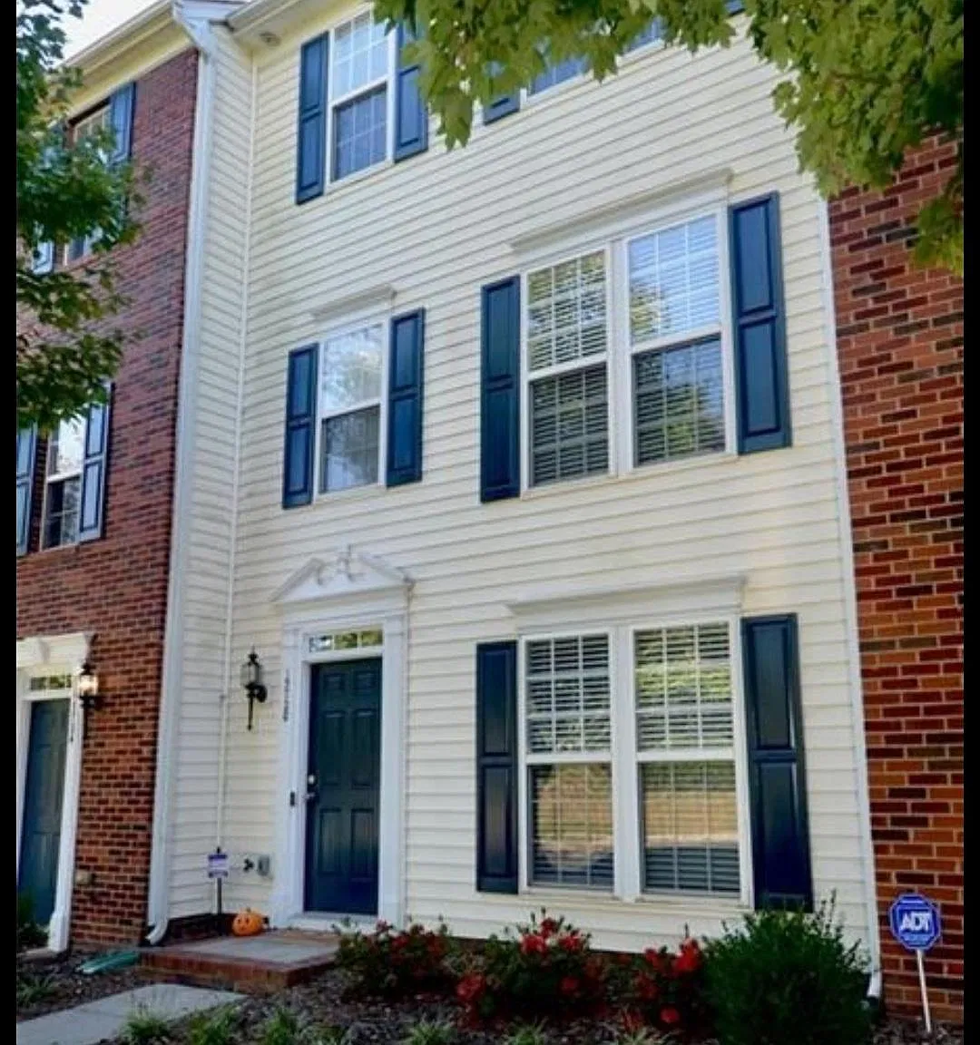 15720 Kensington Palace Ln — Photo 1