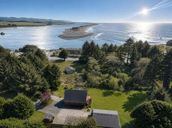 12541 Mouth Smith Rvr Rd, Smith River, CA 95567