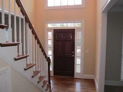 3rd image of 204 Colonial Dr