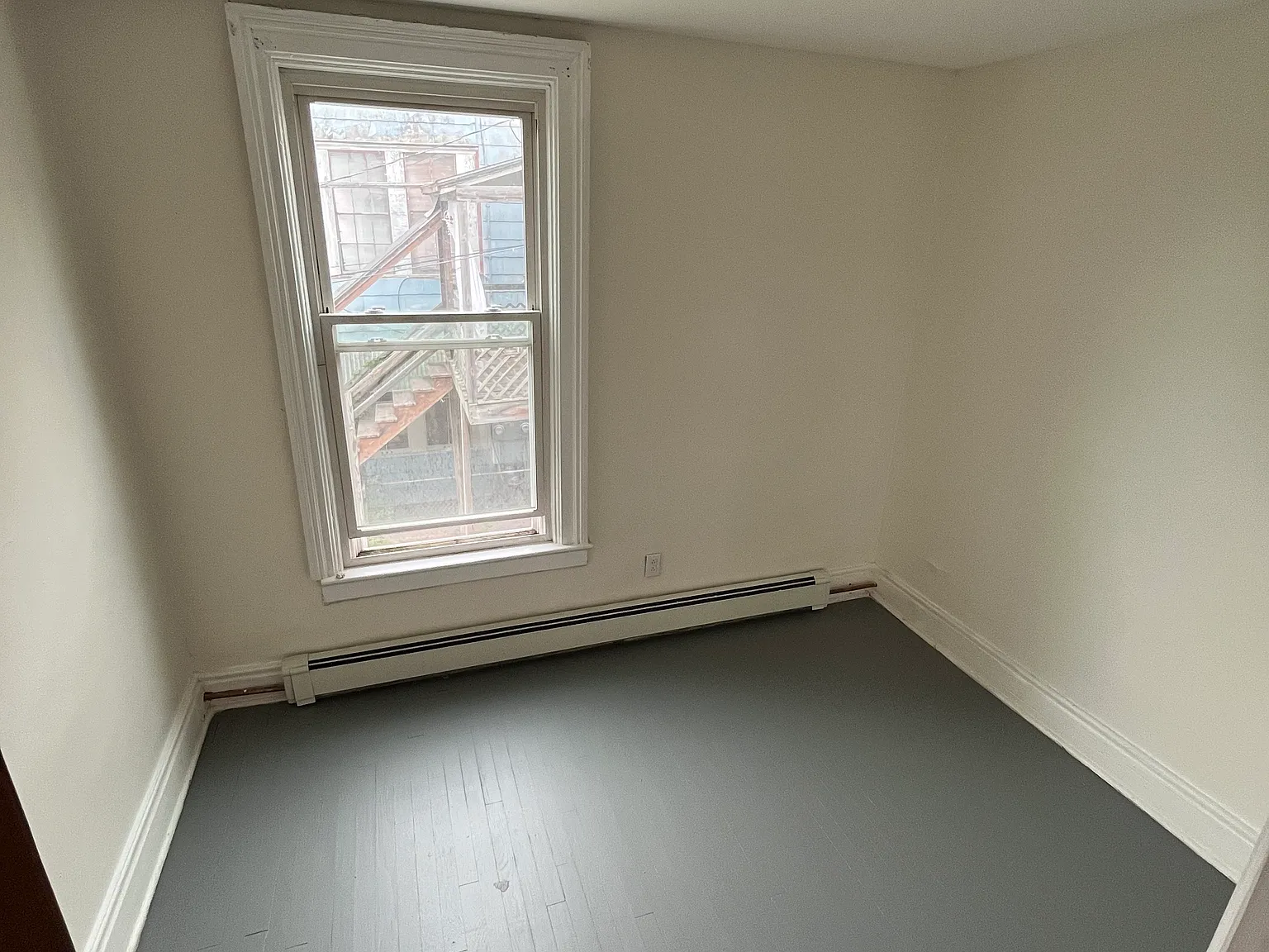 3 bed, 1050 sqft, $1,500 — Photo 4