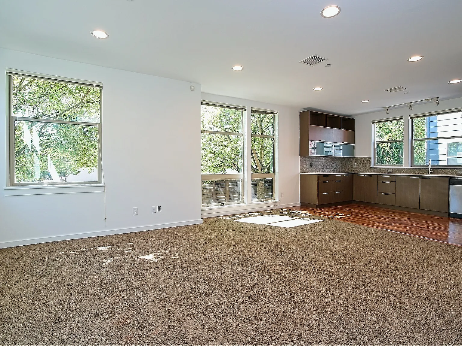 2 bed, 2.5 bath, 1240 sqft, $3,500 — Photo 3