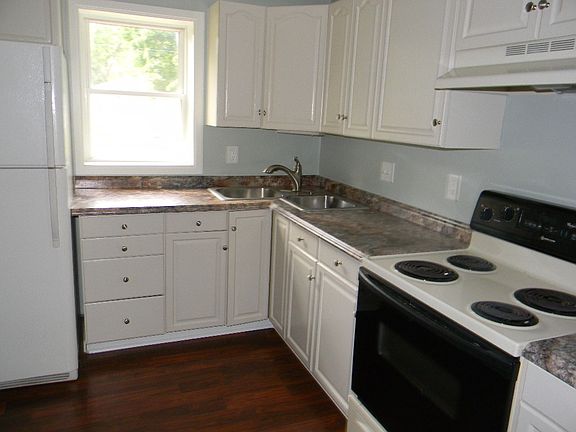 3rd image of 1440 Cedar St