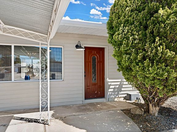 3rd image of 4009 Delamar Ave NE