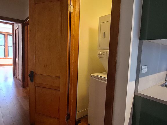 2nd image of 2154 W Walton St #1W