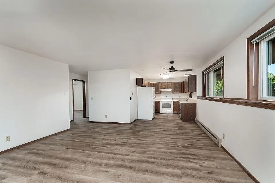 2 bed, 1.0 bath, $1,550 — Photo 4