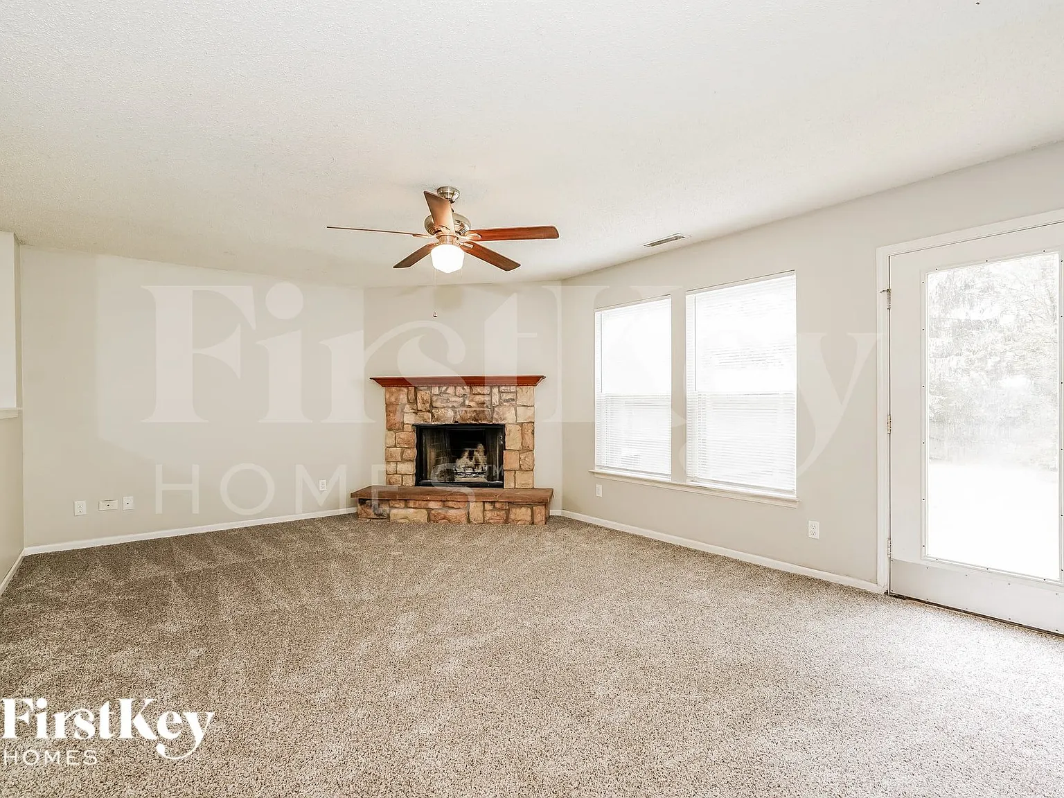 3 bed, 2.5 bath, 1977 sqft, $1,955 — Photo 3