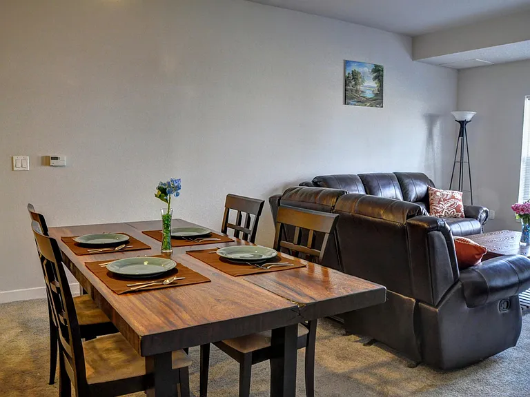 Emerald Ridge Apartments & Townhomes — Photo 32