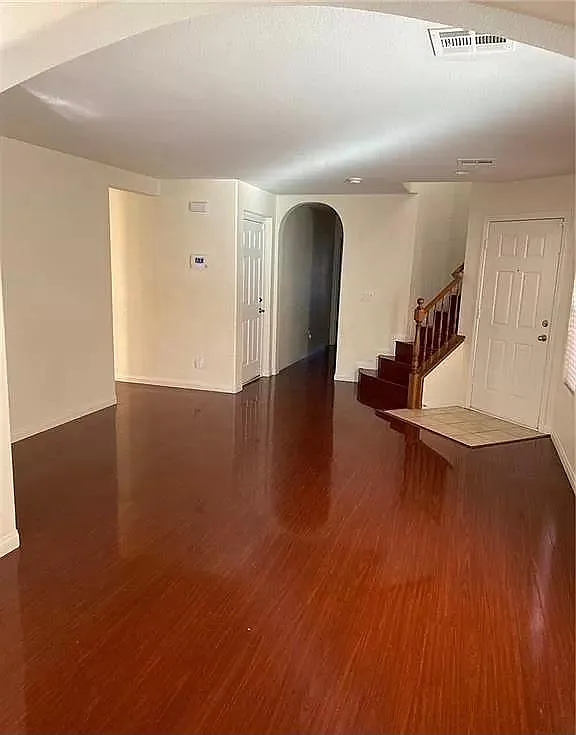 5 bed, 3140 sqft, $2,850 — Photo 3