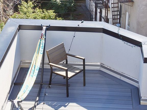 2nd image of 186 Greenpoint Ave #3
