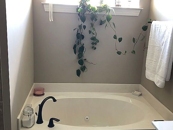5th image of 4798 Rosewood Cv