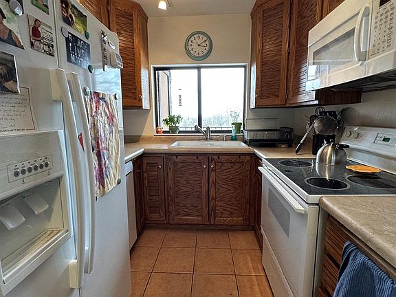 4th image of 2420 S Elizabeth St APT 5