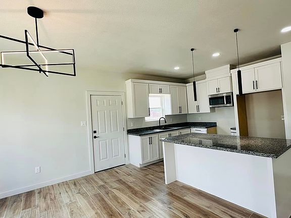 5th image of 5112 Galicia Ln