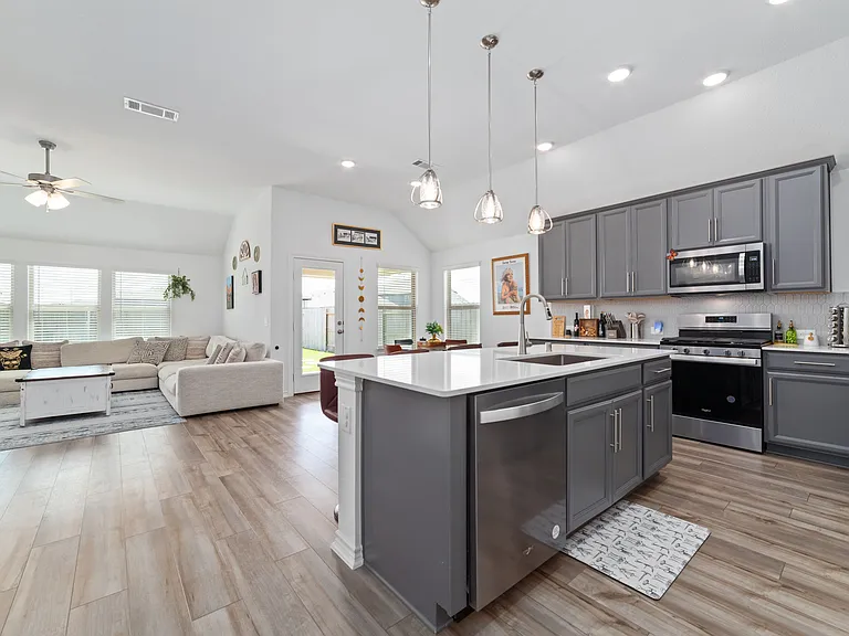 1224 Seaside Cove Ln — Photo 21