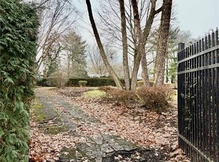 1184 Sunset View Dr, Akron, OH 44313