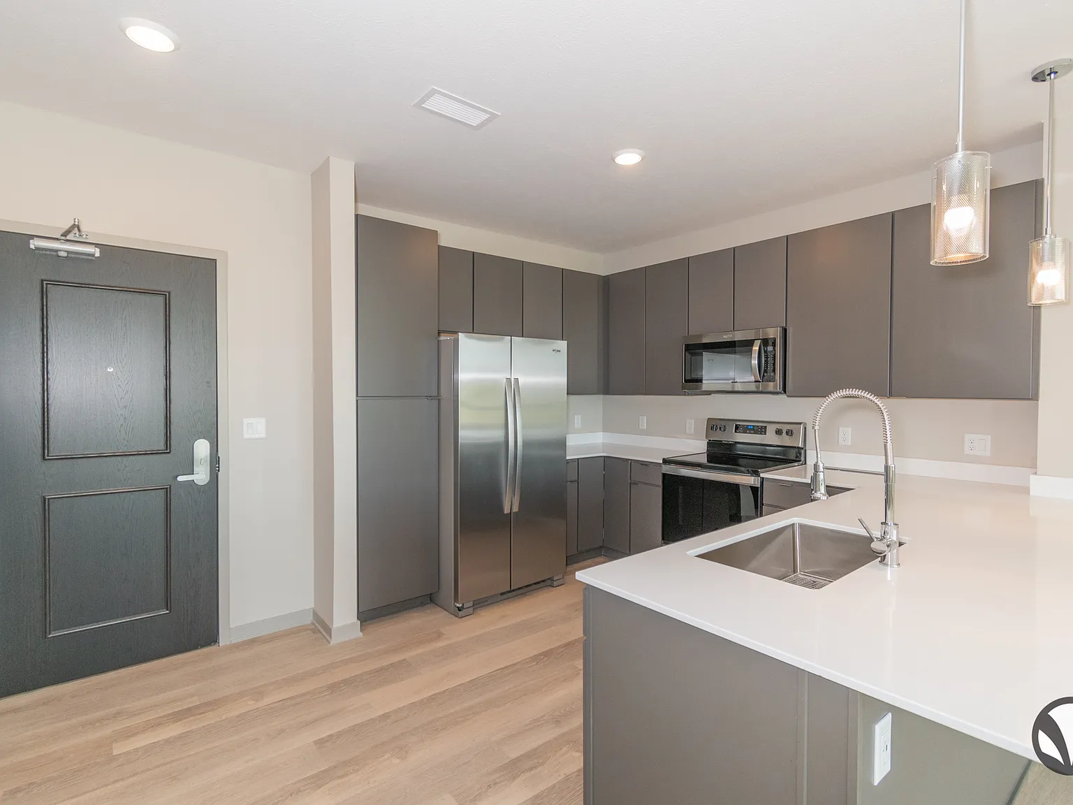 Chateau at Yankee Hill Apartments — Photo 2