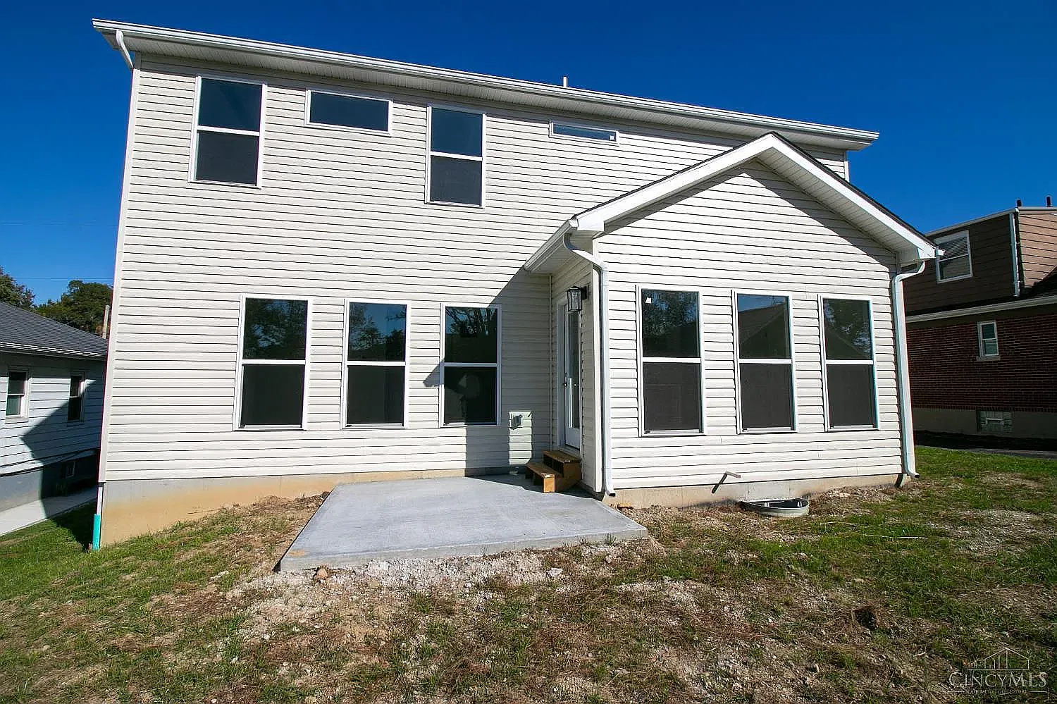 3 bed, 2.5 bath, 2100 sqft, $3,995 — Photo 2
