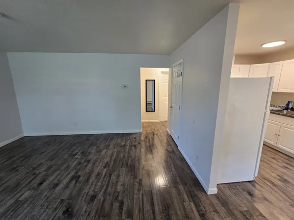 8620 Kluane Dr APT 3, Anchorage, AK 99504