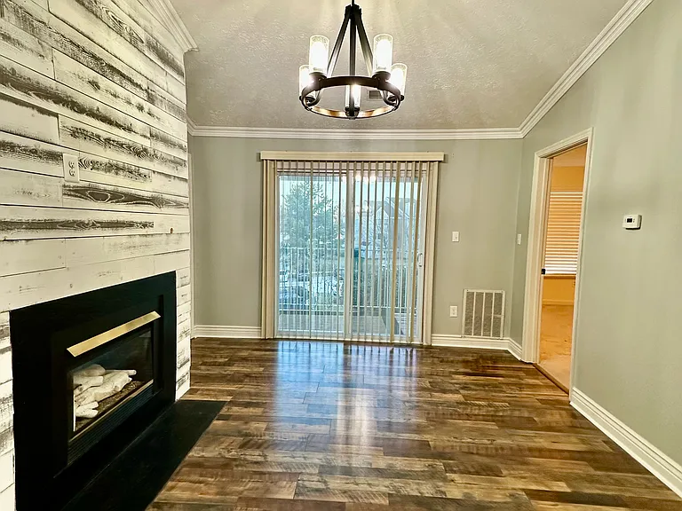 632 Kennington Rd — Photo 2