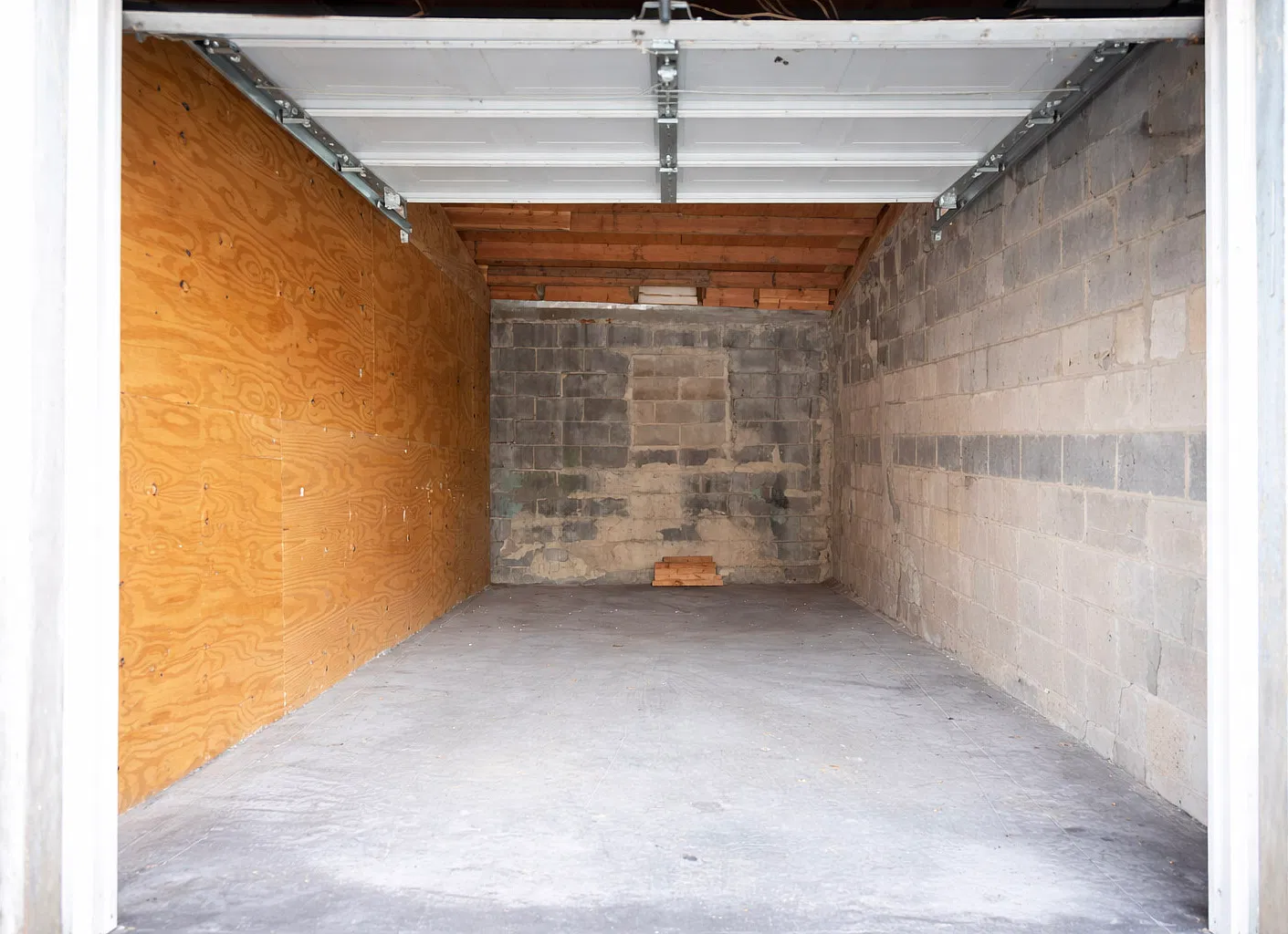 2001 Genesee St - Garage #11 — Photo 2