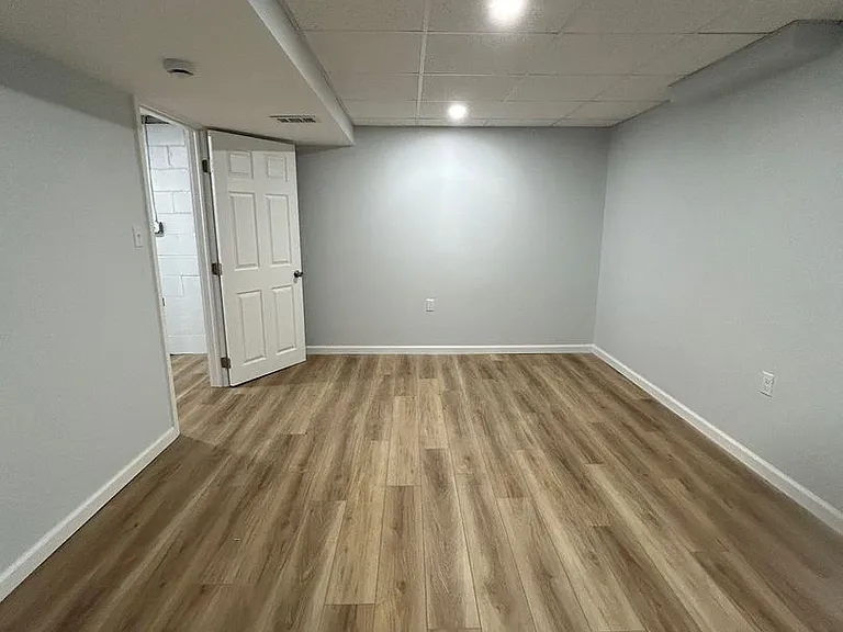 506 Crescent Boulevard Ext — Photo 55