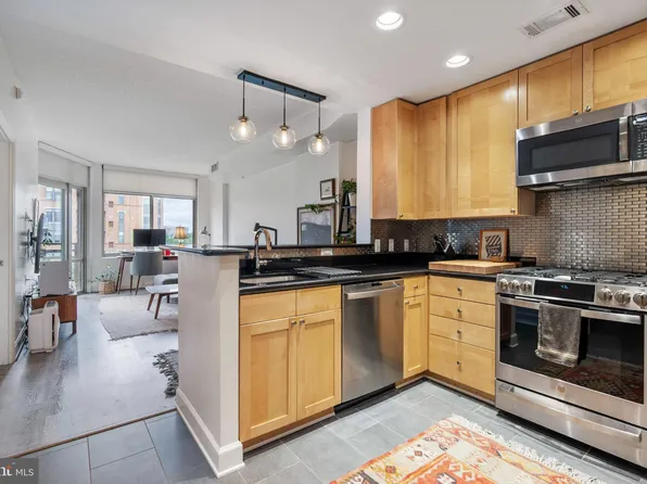 3650 S Glebe Rd Unit 450, Arlington, VA 22202