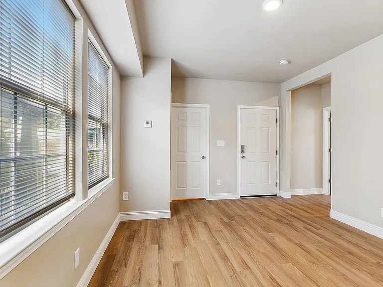 2526 Aubry St #B — Photo 2