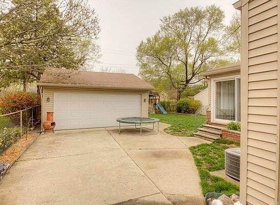 2nd image of 11709 Farley Ave