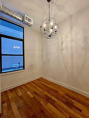 5th image of 372 Kosciuszko St #170