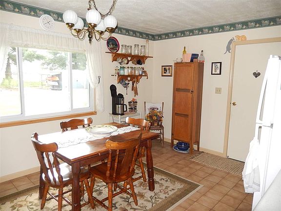3rd image of 413 W Hickory Dr