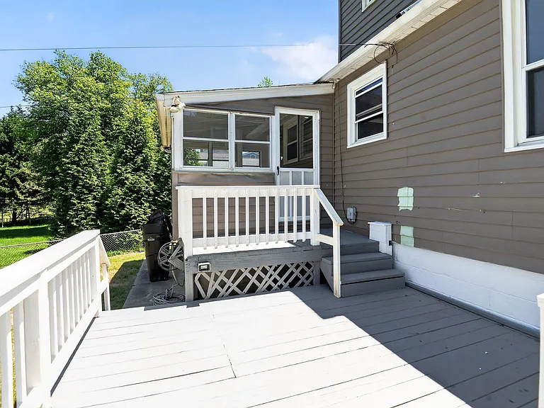 520 Hawthorne Rd #1 — Photo 22