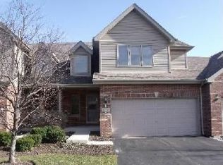 447 Meadows Edge Ln, Lisle, IL 60532