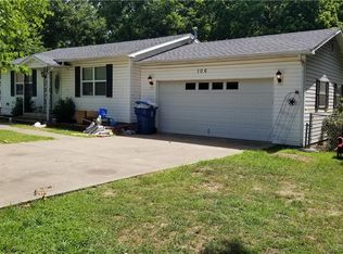 106 3rd Ave, Gravette, AR 72736
