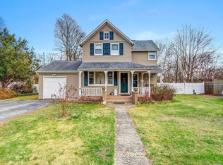 36 Brook St, Islip, NY 11751