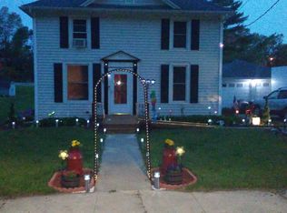 445 W Lincoln St, Utica, IL 61373