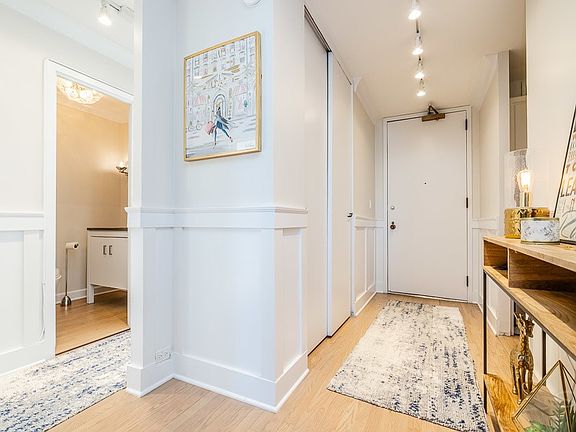 3rd image of 1450 N Astor St APT 11A