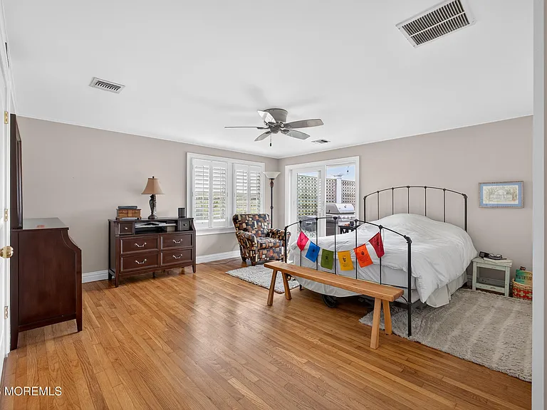 20 Bayonne Ave — Photo 13