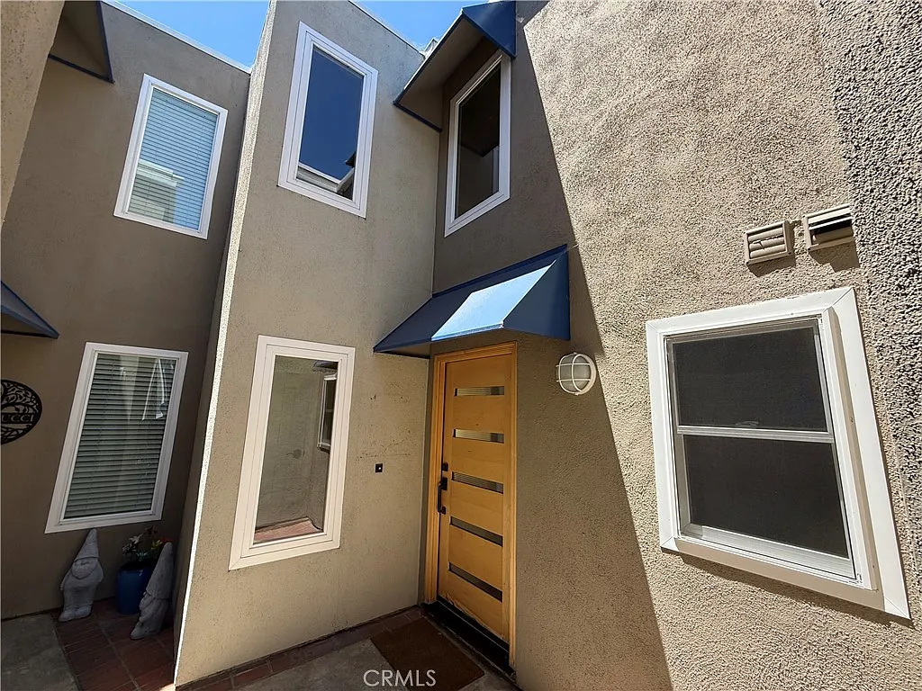 2 bed, 2.5 bath, 1658 sqft, $6,000 — Photo 4