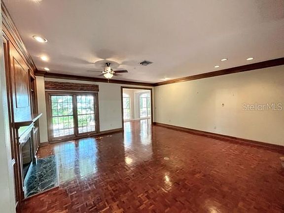 4th image of 15612 Howell Park Ln Unit B