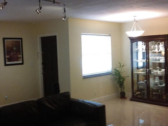 3rd image of 914 Mandarin Isle