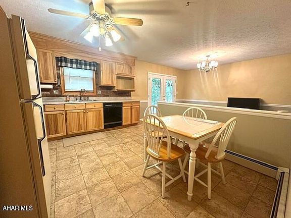 3rd image of 3600 Maple Ave