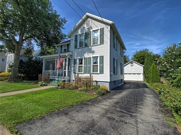 209 Grace Ave, Newark, NY 14513