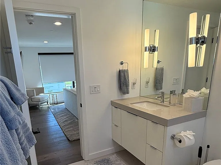 116 W Channel Islands Blvd — Photo 43