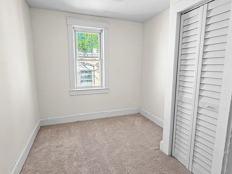 1013 Bank St — Photo 13